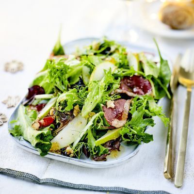 Salade poires, magrets de canard croustillants & noix