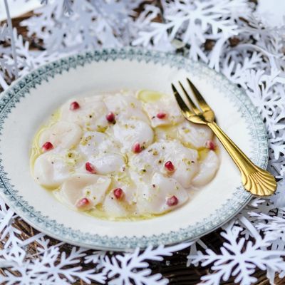 Scallops Carpaccio with White Condiment