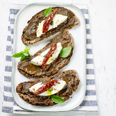 Tartine ricotta & caviar d’aubergine